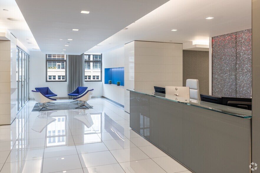 More Photos Of 125 Park Ave, New York Coworking Space