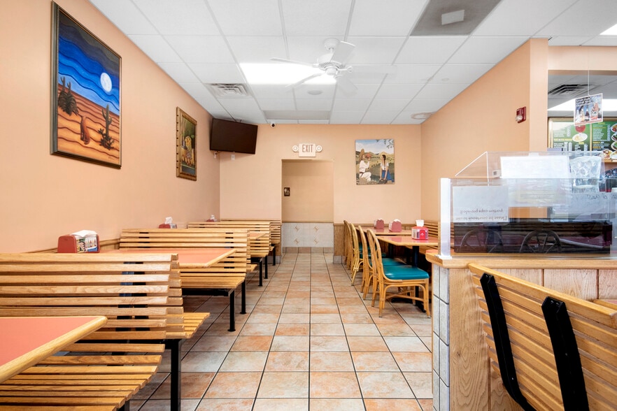 More Photos Of 1015 E Ogden Ave, Naperville Fast Food For Sale