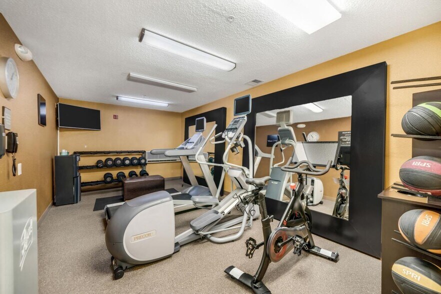 More Photos Of 9169 Markville Dr, Dallas Hotel For Sale