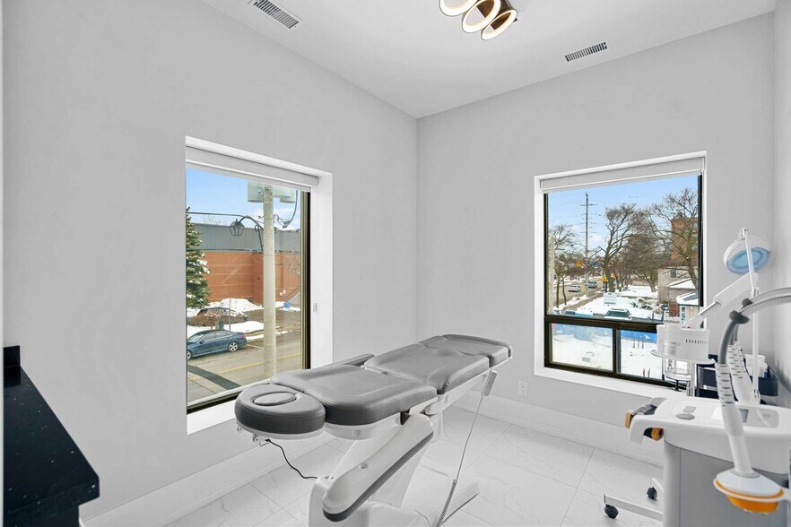 More Photos Of 62 Queen St S, Mississauga Freestanding For Lease