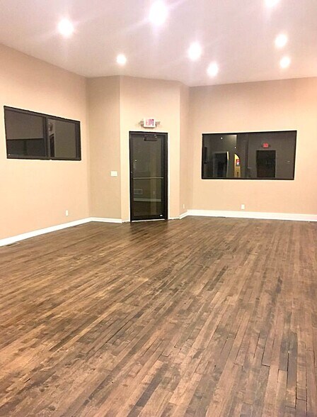 More Photos Of 6833 24th Ave, Kenosha Storefront Retail Residential For Sale