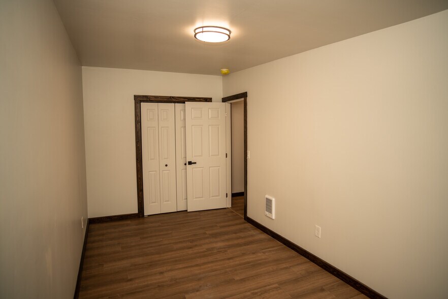 More Photos Of 152 Johnson Ave, Orofino Bar For Sale