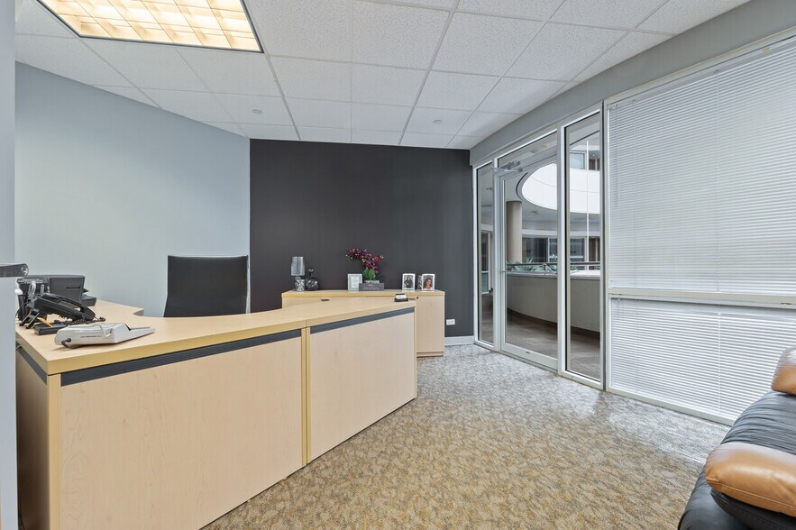 More Photos Of 1 TransAm Plaza Dr, Oakbrook Terrace Office For Sale