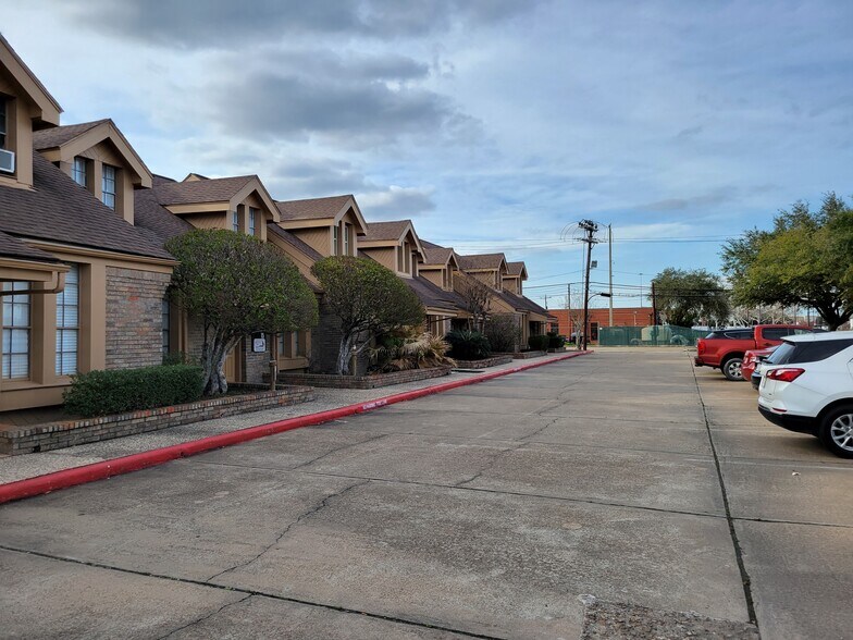 More Photos Of 6910 Bellaire Blvd, Houston Medical For Sale
