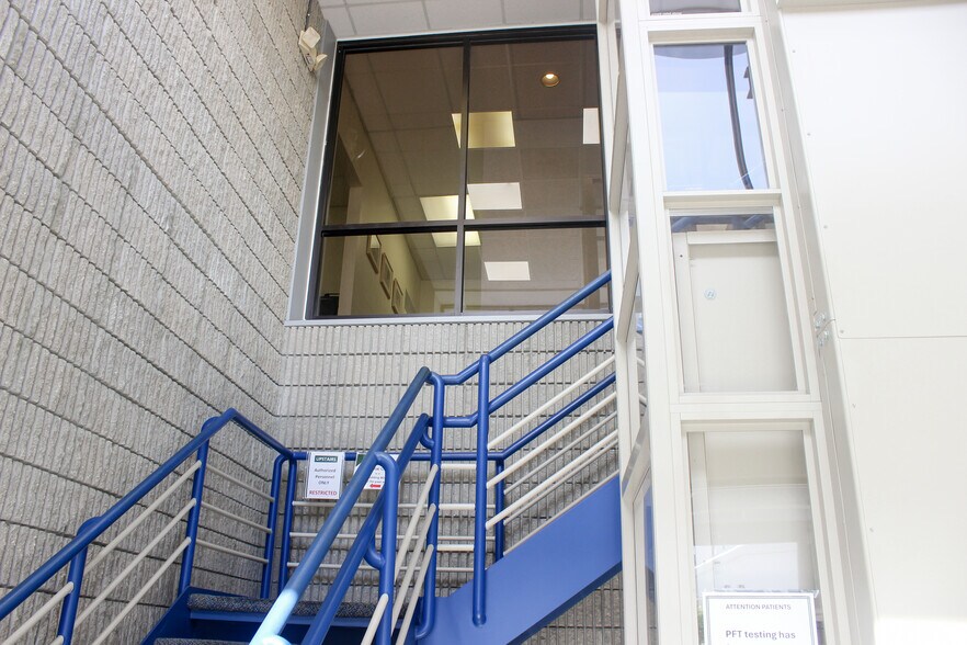 More Photos Of 804 N Belcher Rd, Clearwater Office For Sale