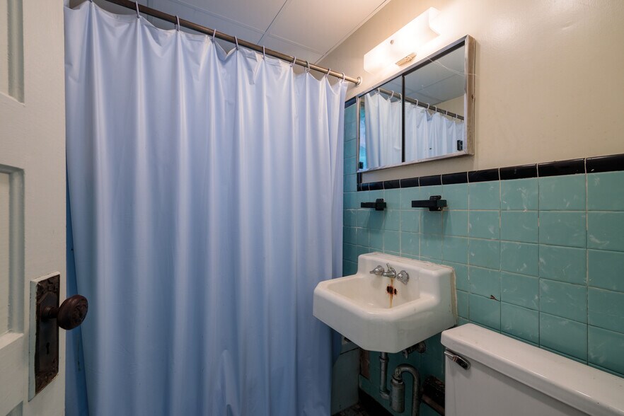 More Photos Of 217 E Williamsburg Rd, Sandston Office For Sale