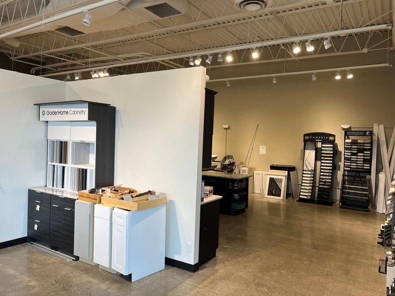 More Photos Of 10721-10729 SE 82nd Ave, Portland General Retail For Lease