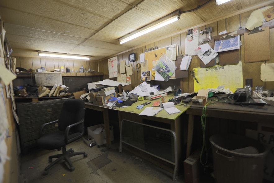 More Photos Of 633 Fellows Ave, Hanover Township Warehouse For Sale