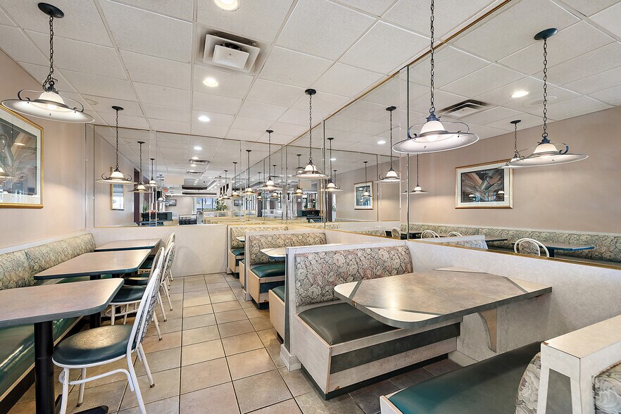 More Photos Of 37116 S Groesbeck Hwy, Clinton Township Restaurant For Sale