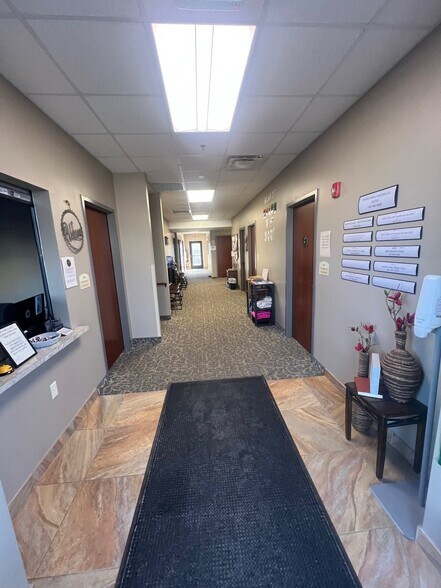 More Photos Of 121 Saint Andrews Ct, Mankato Medical For Lease