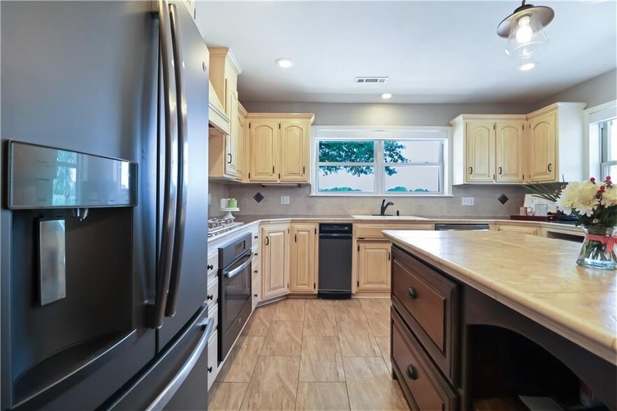 More Photos Of 5039 Primrose Rd, Springdale Specialty For Sale