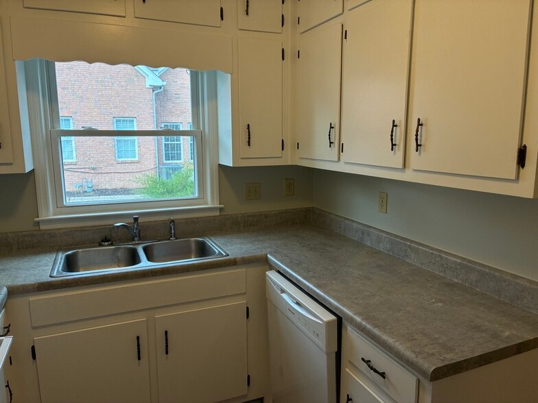 More Photos Of 711 E Howell St, Hartwell Apartments For Sale