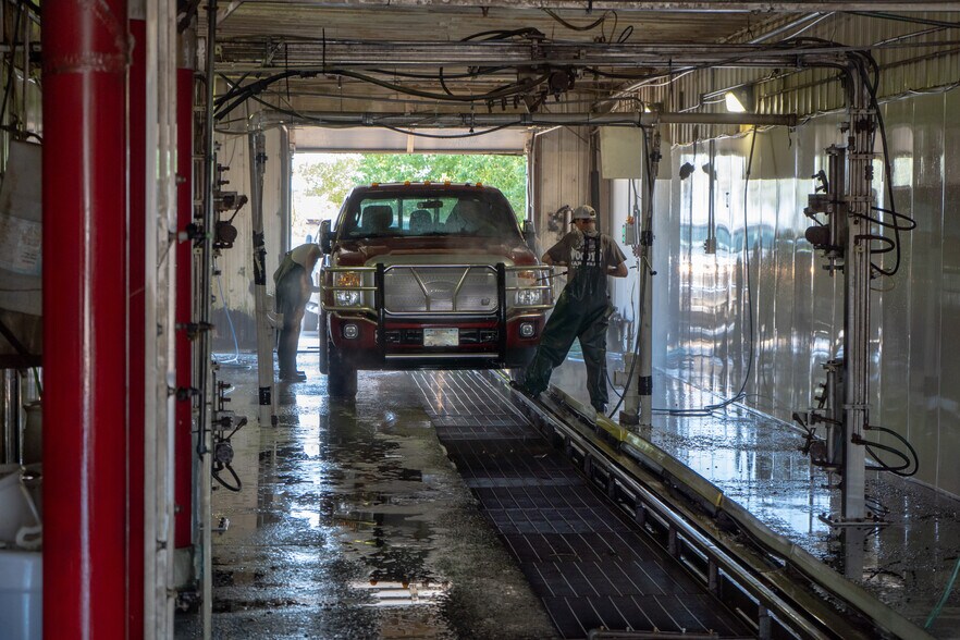 More Photos Of 1201 Cedar St, Helena Carwash For Sale