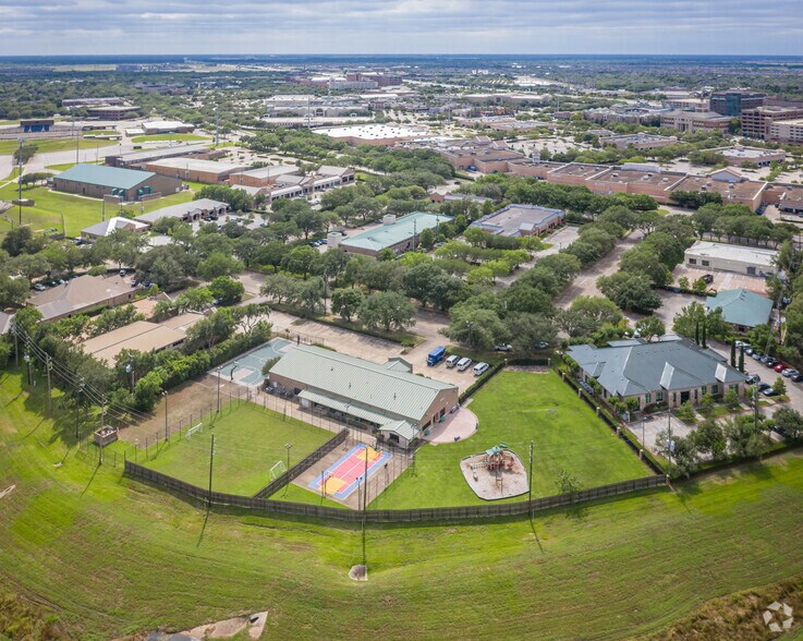 More Photos Of 2553-2555 Cordes Dr, Sugar Land Medical For Sale