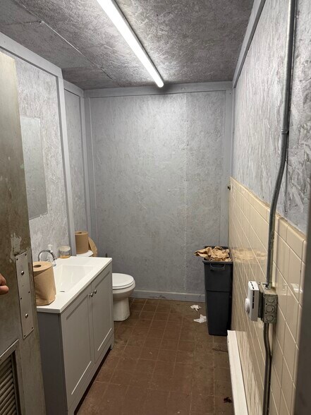 More Photos Of 3122 South Ave, Toledo Manufacturing For Lease