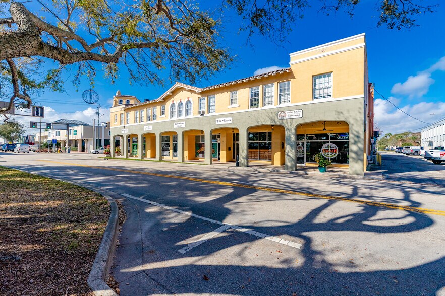 More Photos Of 2111 14th Ave, Vero Beach General Retail For Lease
