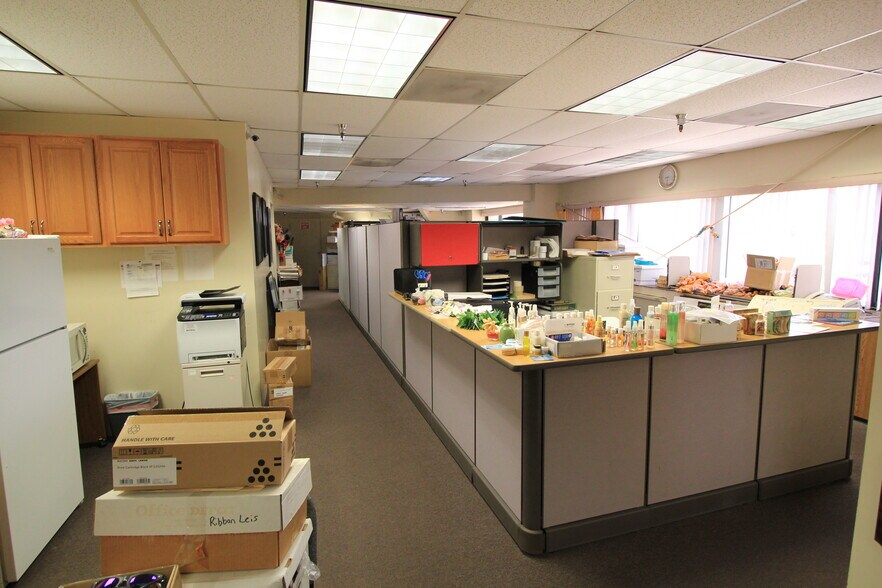 More Photos Of 501 Sumner St, Honolulu Warehouse For Sale