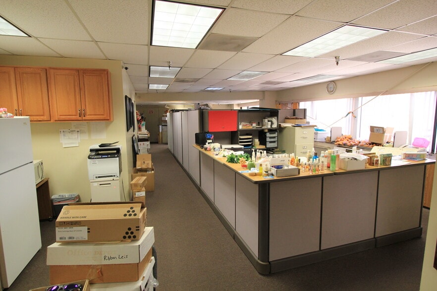 More Photos Of 501 Sumner St, Honolulu Warehouse For Sale