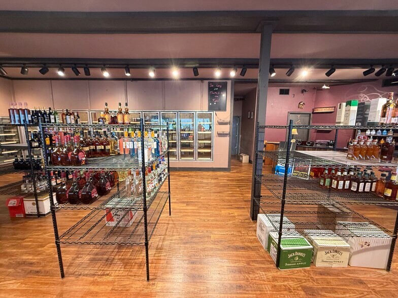 More Photos Of 500-504 W Main St, Mount Horeb Freestanding For Lease