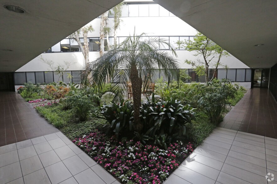More Photos Of 6133 Bristol Pkwy, Culver City Office For Lease