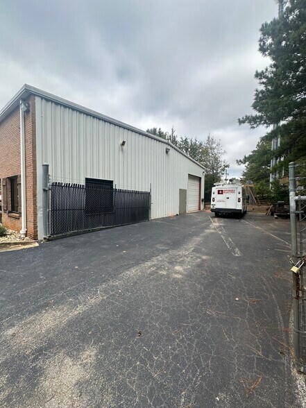 More Photos Of 4413 Mendi Ct, Suwanee Warehouse For Lease