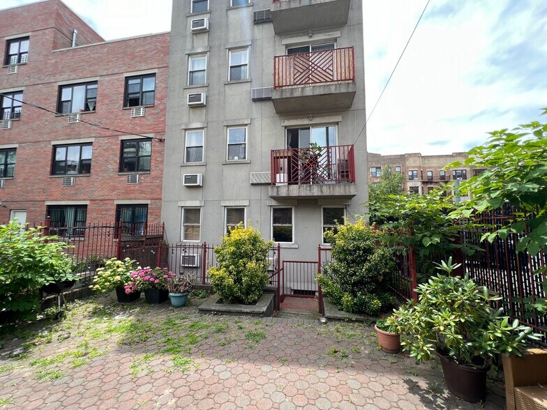 More Photos Of 33 Maujer St, Brooklyn Apartments For Sale