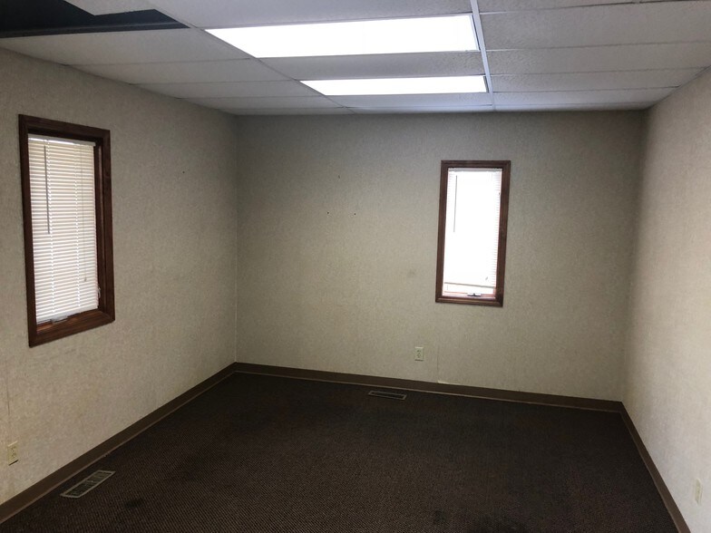 More Photos Of 3725 Kentucky Ave, Indianapolis Medical For Lease