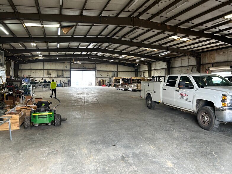 More Photos Of 405 Old Mill Rd, Cartersville Warehouse For Sale