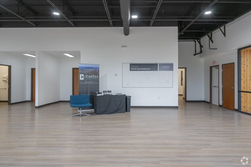 More Photos Of 2424 N Westmoreland Rd, Dallas Manufacturing For Sale
