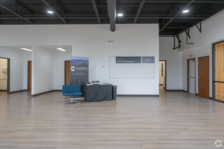 More Photos Of 2424 N Westmoreland Rd, Dallas Manufacturing For Lease