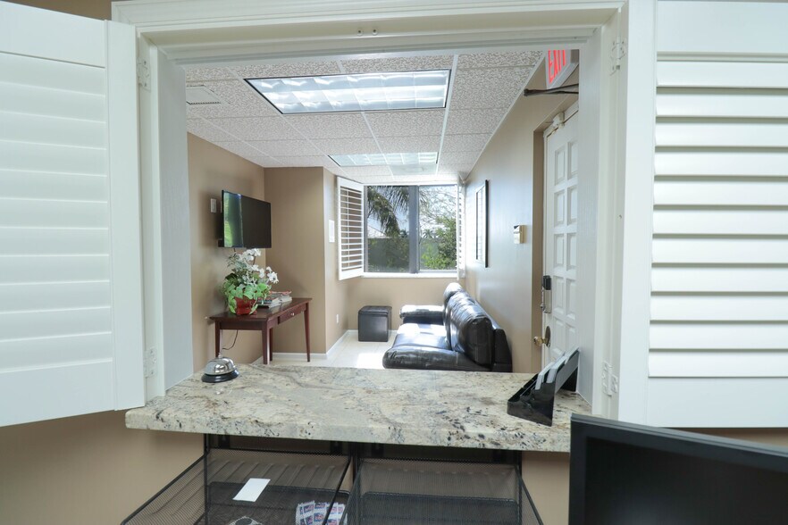 More Photos Of 700 11th St S, Naples Office For Sale