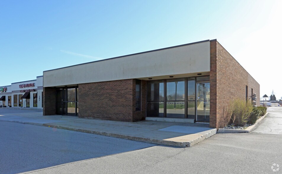 More Photos Of 4235-4237 Green Bay Rd, Kenosha Freestanding For Sale