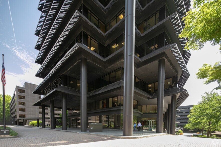 More Photos Of 2 Ravinia Dr, Atlanta Office For Lease