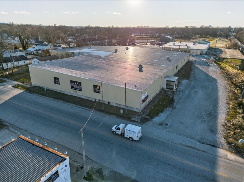 More Photos Of 102 W Front St, Mountain Grove Warehouse For Sale