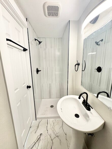 More Photos Of 324 E Bijou St, Colorado Springs Apartments For Sale