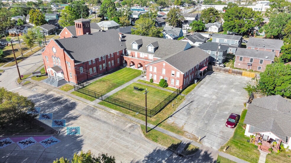 More Photos Of 2728 Kentucky St, Baytown Religious Facility For Sale