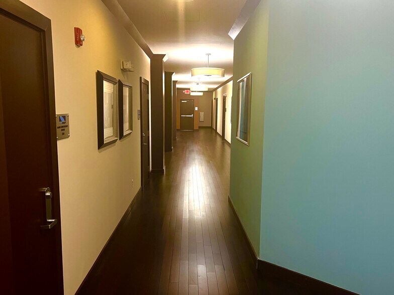 More Photos Of 1300 Goodlette Rd N, Naples Office For Sale