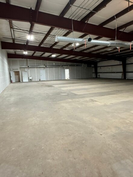 More Photos Of 2911 Douglas Dr, Bossier City Light Distribution For Lease