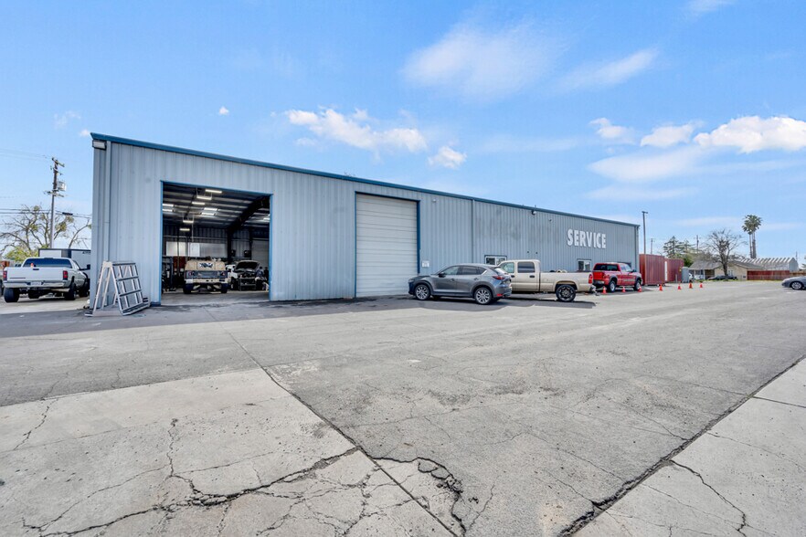 More Photos Of 25533 N Highway 99, Acampo Service For Sale