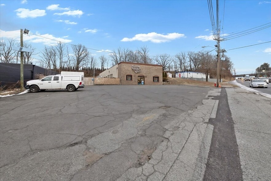 More Photos Of 263 US Highway 46, Saddle Brook Auto Repair For Sale
