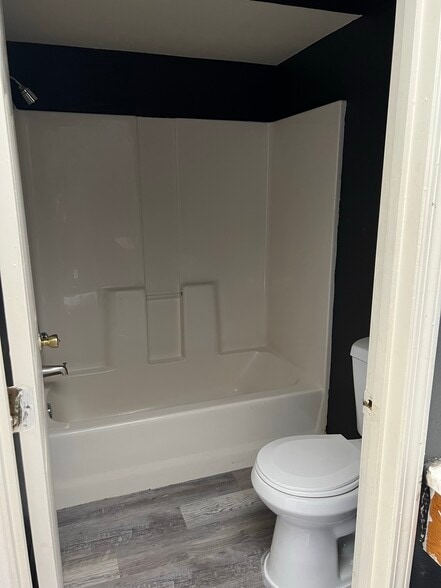 More Photos Of 127 Pacific Ave, Glendale Hotel For Sale