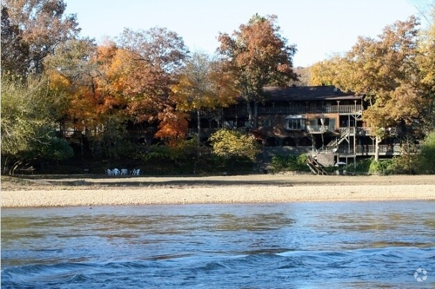 More Photos Of 16392 Tom Akers Rd, Eminence Hotel For Sale