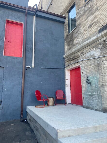 More Photos Of 1729 N 2nd St, Minneapolis Flex For Lease