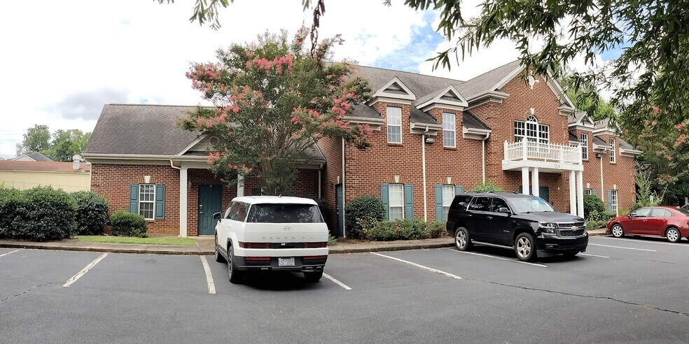 More Photos Of 7229 Albemarle Rd, Charlotte Office For Sale