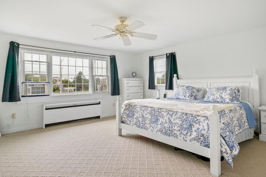 More Photos Of 196 Shore Rd, Chatham Hotel For Sale