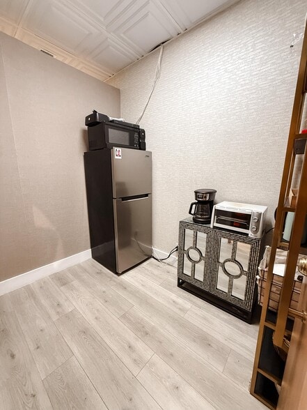 More Photos Of 1006 E Sample Rd, Pompano Beach Storefront For Sale