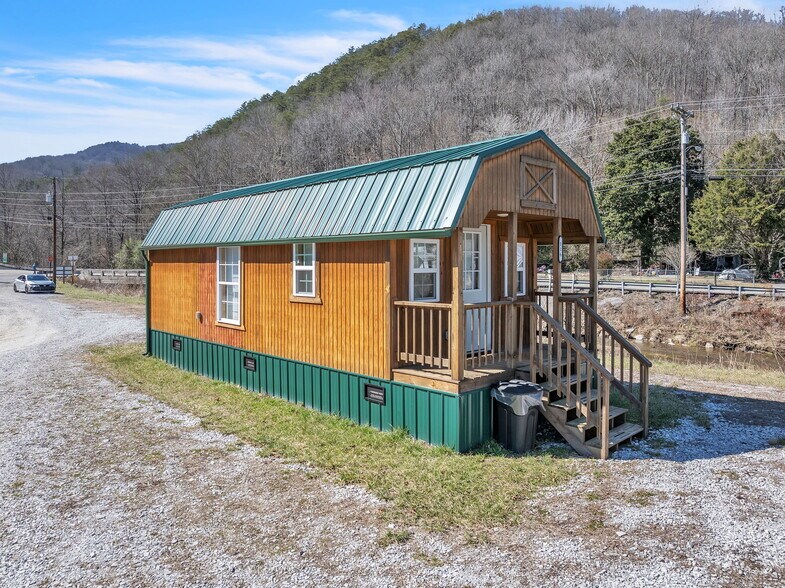 More Photos Of 349 Willow Ln, Rocky Top Specialty For Sale