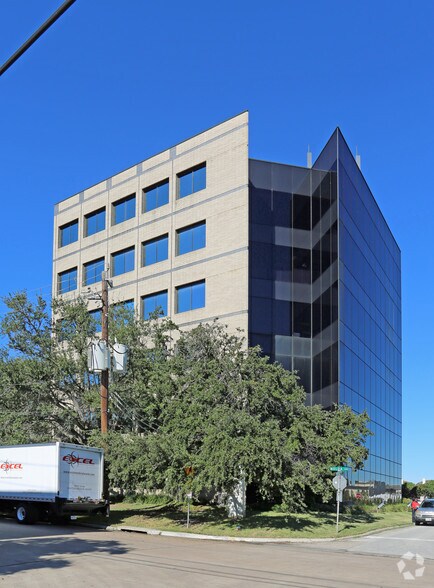 More Photos Of 5225 Katy Fwy, Houston Office For Lease