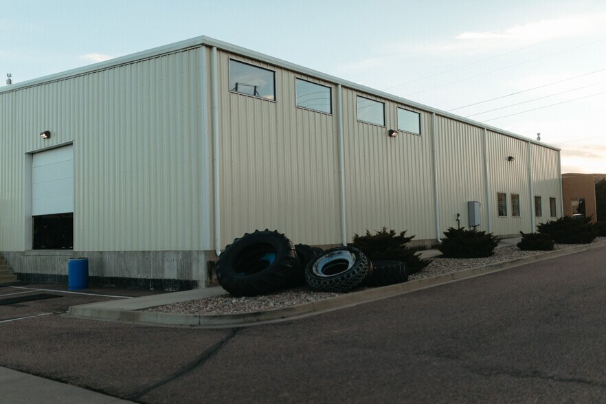 More Photos Of 7039 Bandley Dr, Fountain Showroom For Sale