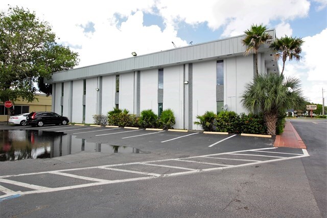 More Photos Of 1900 N University Dr, Pembroke Pines Office For Lease